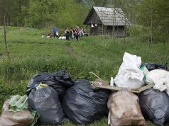 Sute de voluntari au lucrat în weekend pentru a face zona morilor de la Rudăria mai primitoare pentru turiști FOTO